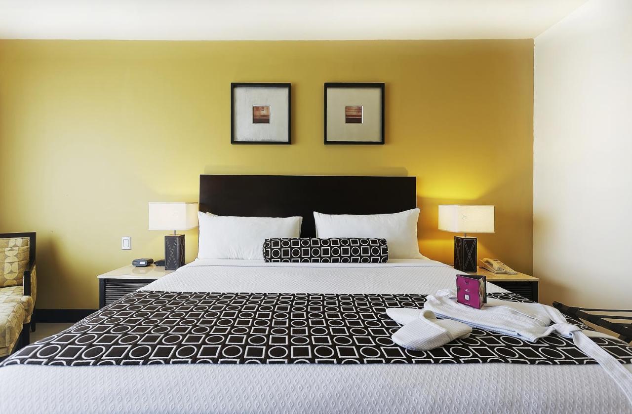 Crowne Plaza By Ihg Hotel 4*