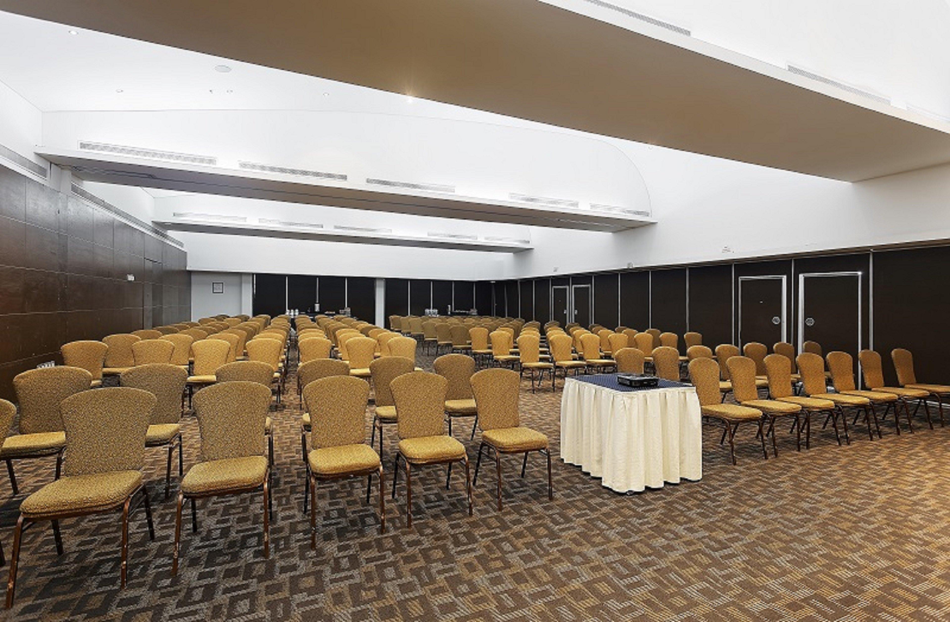 Crowne Plaza By Ihg Hotel